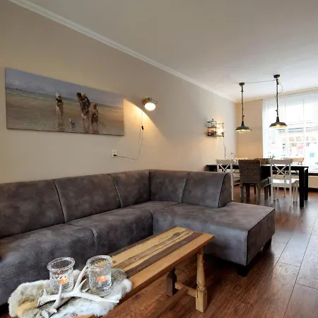 Attractive Holiday House In Katwijk Near The Beach 카트베이크안제이