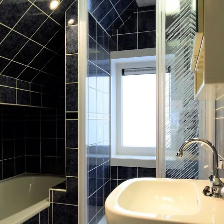 Attractive Holiday House In Katwijk Near The Beach 펜션