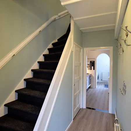 Attractive Holiday House In Katwijk Near The Beach 펜션