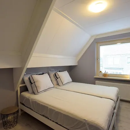 Attractive Holiday House In Katwijk Near The Beach 카트베이크안제이